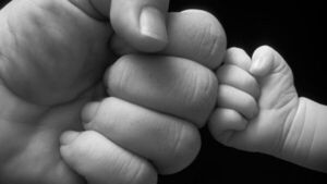 Conmovedora triple filiación suma afecto en vida de niño