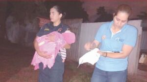 Travesti "alquilaba" un bebé para pedir plata en la calle