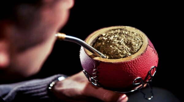 Tomar mate es como fumar 100 cigarrillos, Según un estudio británico - Noticiero Paraguay