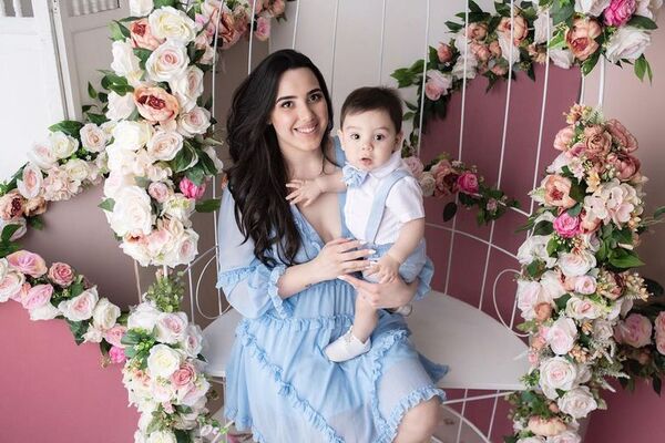Alexia Notto, esposa de Miguel Almirón, posó con su bebé en la previa del Día de la Madre - Gente - ABC Color