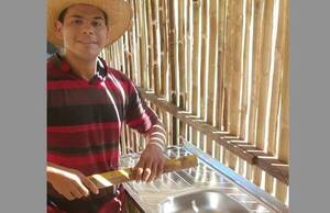 Crónica / Influencer construye una cocina para su mamá