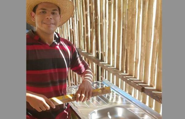 Crónica / Influencer construye una cocina para su mamá
