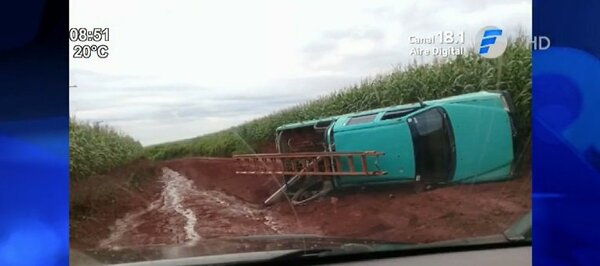 Móvil de la ANDE vuelca en Itapúa | Noticias Paraguay