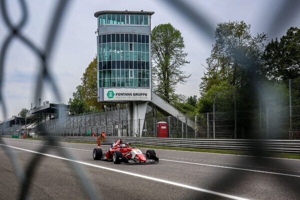 Debut con remontada para Duekrsen en Monza