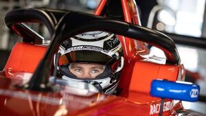 Joshua Duerksen debuta en Monza remontando 10 lugares