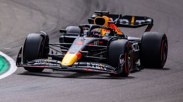 Verstappen gana la Carrera Sprint en Imola