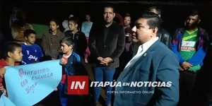 ANOCHE GOBERNADOR LLEGÓ AL ASENTAMIENTO SAN SEBASTIÁN