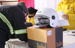 Llaman a motociclistas de Concepción para recibir gratis cascos certificados