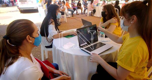 La Nación / Gremios apoyan feria para que más jóvenes de Lambaré puedan acceder al empleo formal