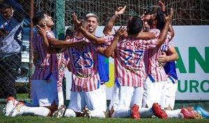 El 'Rayadito' sube a la cima, mientras que Iteño salva un punto en casa