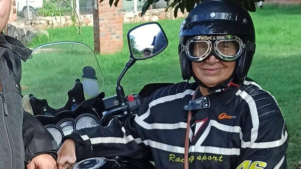 Crónica / Mamá de periodista cumple su sueño de ser motoqueira