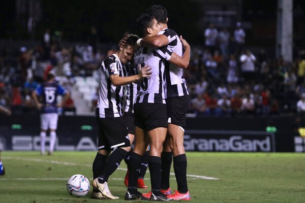 Diario HOY | Libertad golea al ‘12’ y se aferra a la punta del Apertura