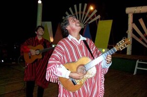 El requintista Juan Cancio Barreto perdió parte de un dedo, y hoy vuelve a tocar su guitarra - Noticiero Paraguay