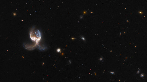 Diario HOY | Telescopio espacial capta un "ala de ángel", que se formó tras la fusión de 2 galaxias