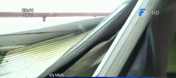 Furiosa tormenta destecha vivienda de humilde familia en Itaguá - PARAGUAYPE.COM