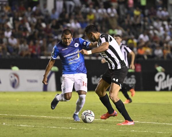 Libertad 4-12 de Octubre 0: Contundencia del “Guma” - Fútbol - ABC Color