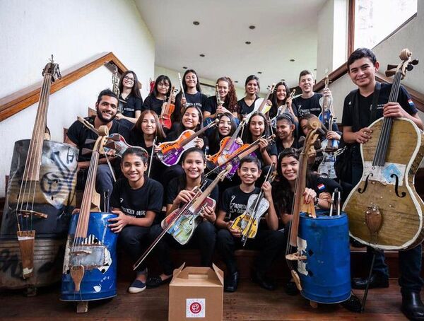 La Orquesta de Instrumentos Reciclados de Cateura volverá a tocar por el mundo - Música - ABC Color