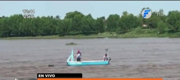 Maltrato animal: Sujetos obligaron a un caballo a cruzar a pie un rio - PARAGUAYPE.COM