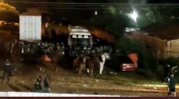 Lo copian a los cerristas: Hinchas de Olimpia se pelean entre sí en Mallorquín (VIDEO)