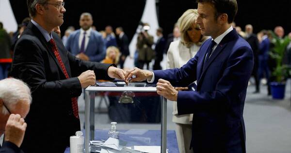 La Nación / Francia: 49 millones de electores deciden hoy entre Macron y Le Pen
