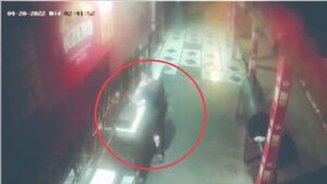 Apresaron a tres por robar pollos y chorizos