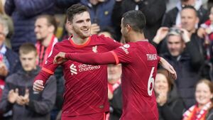Robertson y Origi deciden el derbi de Liverpool
