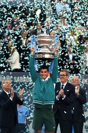 Carlos Alcaraz gana el torneo de Barcelona a un mes de Roland Garros - Tenis - ABC Color