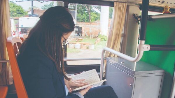 Otra línea quiere poner libros en sus colectivos