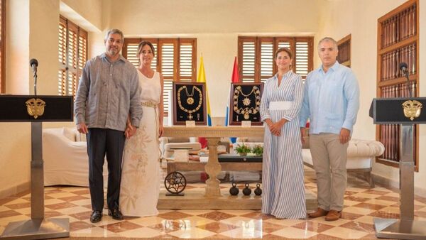 Mario Abdo recibe la máxima distinción del Gobierno de Colombia
