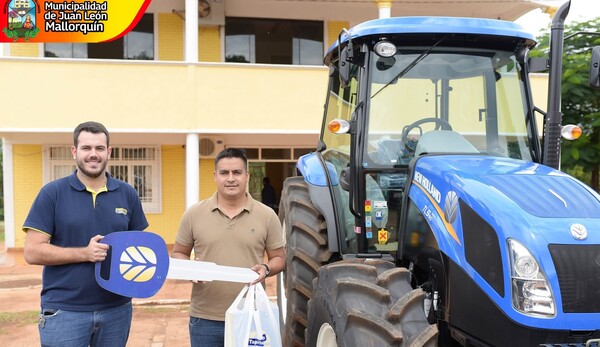 Adquieren nuevo tractor agrícola para asistir a productores - La Clave