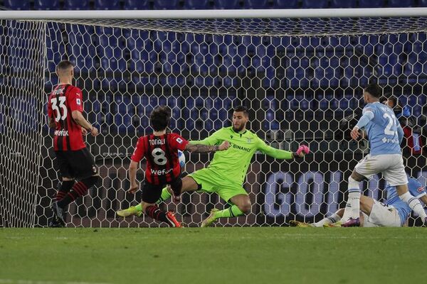 El Milan remonta y mete presión al Inter - Fútbol Internacional - ABC Color