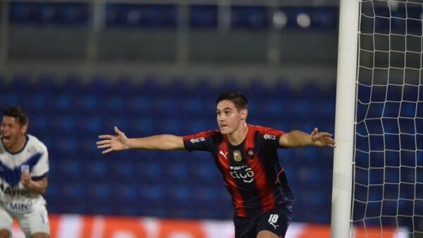 Cerro Porteño logra un triunfo trabajado y sigue al acecho