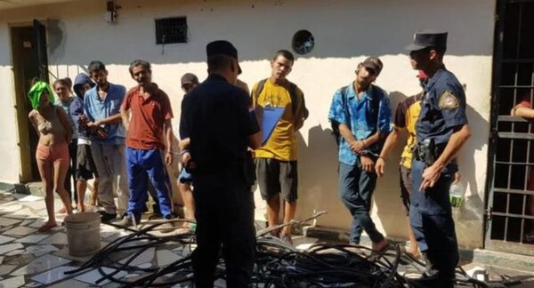 Imputan a diez personas que robaron cables de Copaco - Noticiero Paraguay