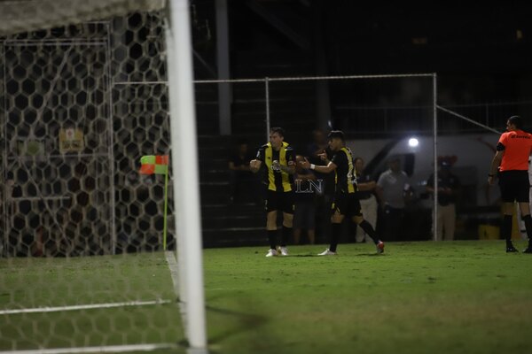 Versus / Con una gran remontada, Guaraní vuelve a festejar después de mucho en casa - PARAGUAYPE.COM