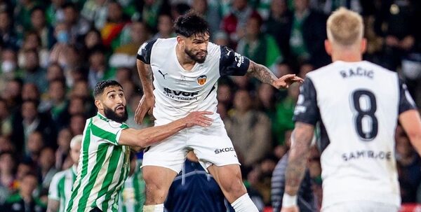 Versus / La imagen desgarradora de Omar Alderete tras perder la final de la Copa del Rey - PARAGUAYPE.COM