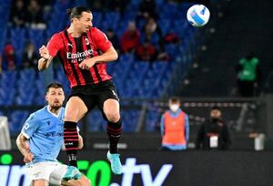 AC Milan gana en la adición y recupera el primer puesto en Italia - Fútbol - ABC Color
