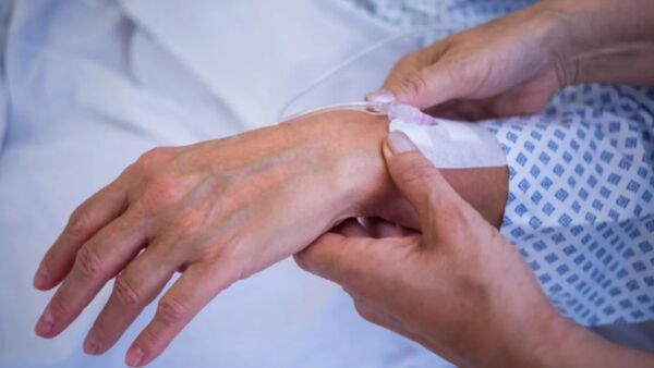 Enfermera leyó mal la indicación y aplicó sobredosis de quimioterapia a paciente