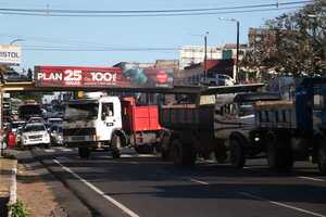Diario HOY | Protesta de camioneros: caos vehicular sobre Avda. Eusebio Ayala
