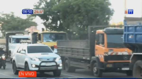 Camioneros se movilizan en Asunción - PARAGUAYPE.COM