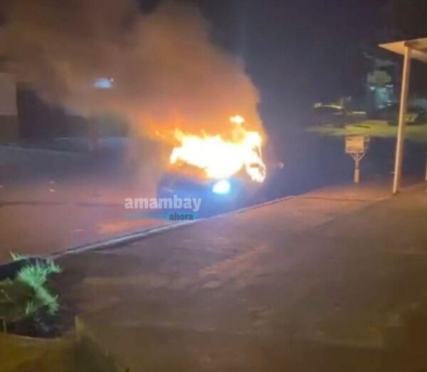 Rodado de una mujer fue incendiado adrede frente a su vivienda