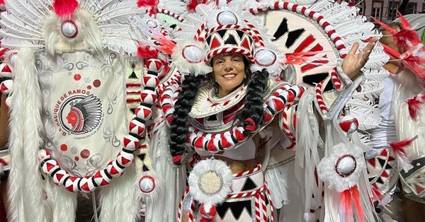 ¡Tremendo! Nora Ruoti deslumbró a todos con su traje carnavalesco