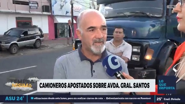 Camioneros ocupan media calzada del acceso a Asunción. Policías negocian el despeje pacífico - ADN Digital