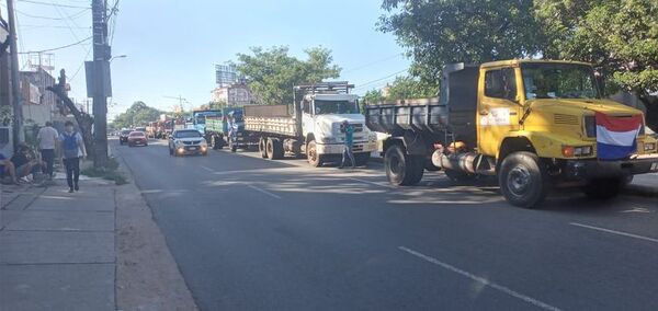 Camioneros ahora se concentran en Fernando de la Mora - Nacionales - ABC Color