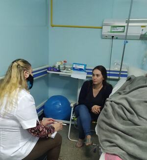 Voluntaria brinda contención a familiares de pacientes con cáncer - La Clave