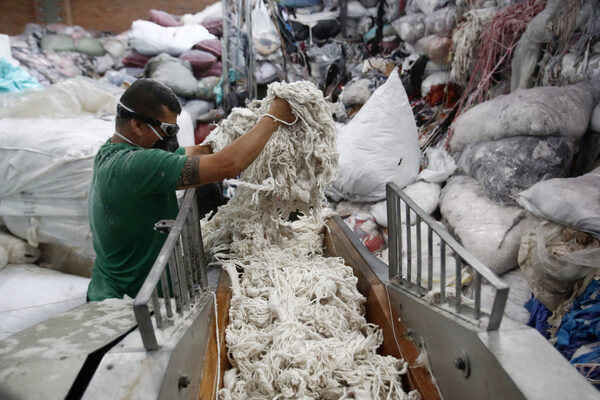 Empresa colombiana recoge residuos textiles y los transforma en fibras - MarketData