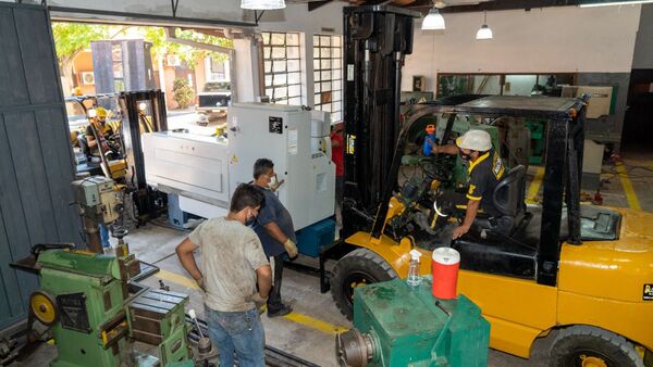 Itaipu financia el fortalecimiento y modernización de laboratorios de colegios técnicos - .::Agencia IP::.