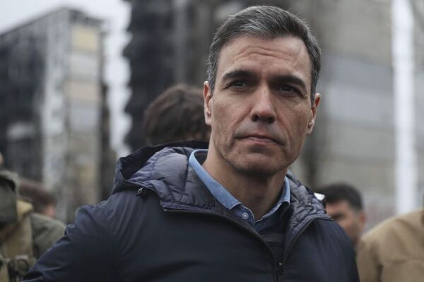 Sánchez rememora la Revolución de los Claveles como ejemplo ante extremismos - Mundo - ABC Color