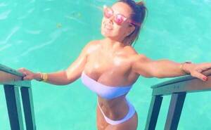 Crónica / ¿Lorena Arias ahora ofrece contenido para adultos?