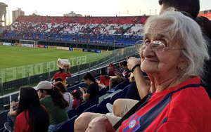 Crónica / [VIDEO] Una abue y un festejo distinto en el día de su cumple