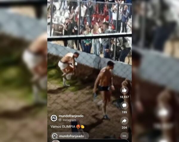 Jugadores de Olimpia salieron en bóxer de la cancha
